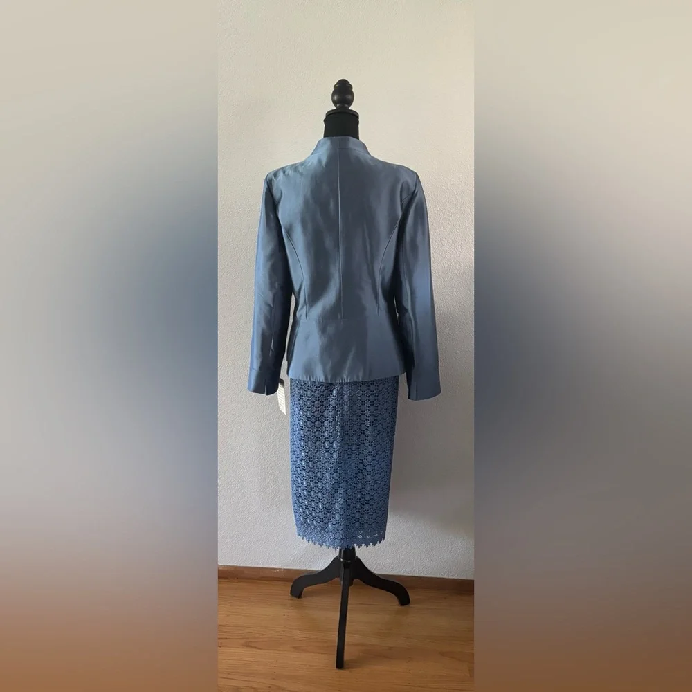 Lily & Taylor Blue Silk Wool 2pc Skirt Suit w/Floral Rosette Lace Brocade NWT 14 - Picture 2 of 16